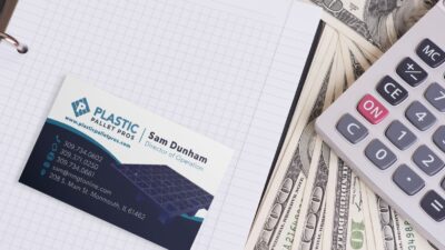 cost of wood pallets compared to plastic pallets