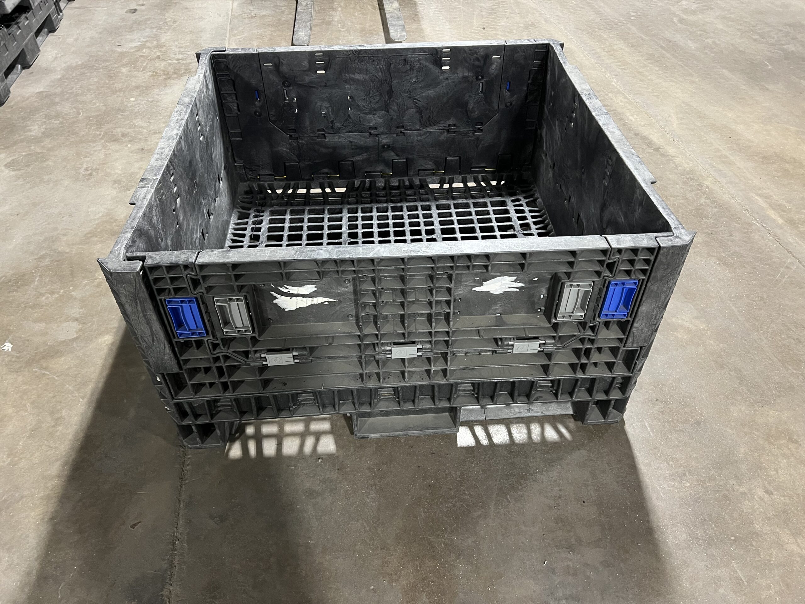 Used 48x45x25 Collapsible Bins with open deck - Image 3